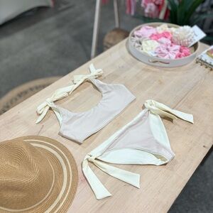 Cream and White Bikini Set with Bow Details - REVERSIBLE
